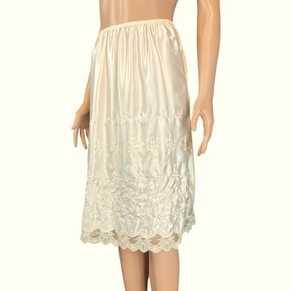 Victoria’s Secret Jewels by SLT Vintage Half Slip, Cream |L - Picture 5 of 17